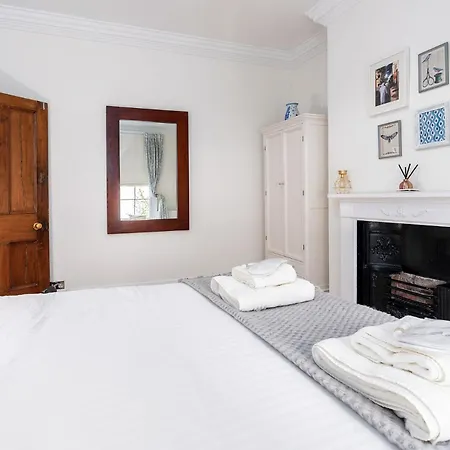 Luxury Victorian Town House - With Parking. York