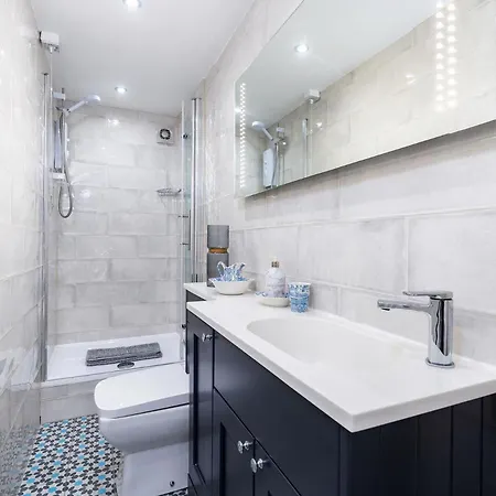 Luxury Victorian Town House - With Parking. * York