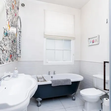 Semesterbostad Luxury Victorian Town House - With Parking.