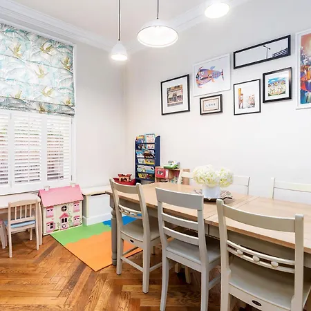 Luxury Victorian Town House - With Parking. York