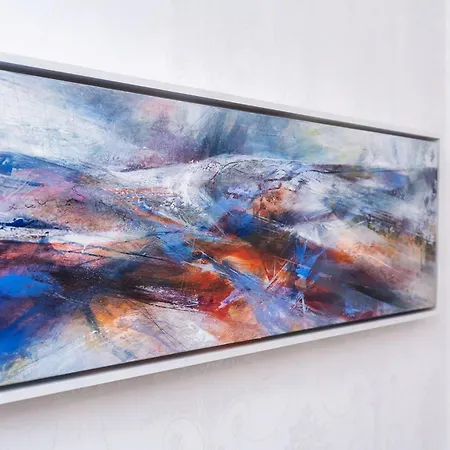 Luxury Victorian Town House - With Parking.