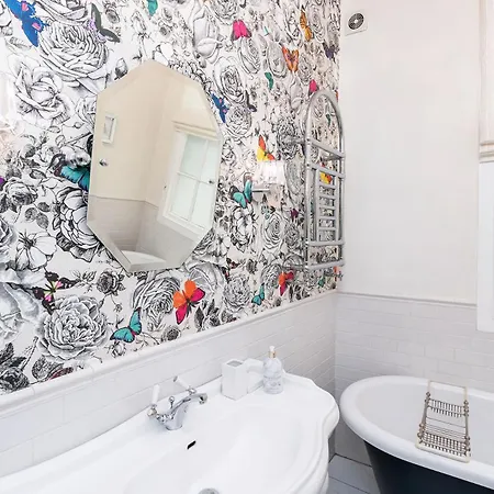 Luxury Victorian Town House - With Parking. * York