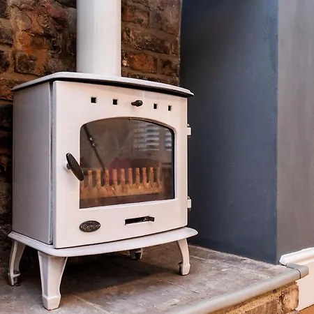 Luxury Victorian Town House - With Parking. Ferienhaus York