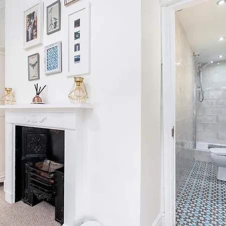 Holiday home Luxury Victorian Town House - With Parking. *