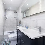 Luxury Victorian Town House - With Parking. * York
