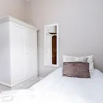 Ferienhaus Luxury Victorian Town House - With Parking.