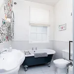 Ferienhaus Luxury Victorian Town House - With Parking.