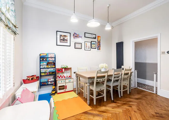 Luxury Victorian Town House - With Parking. Hébergement de vacances