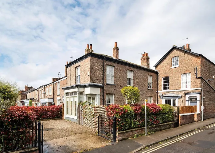 Luxury Victorian Town House - With Parking. York